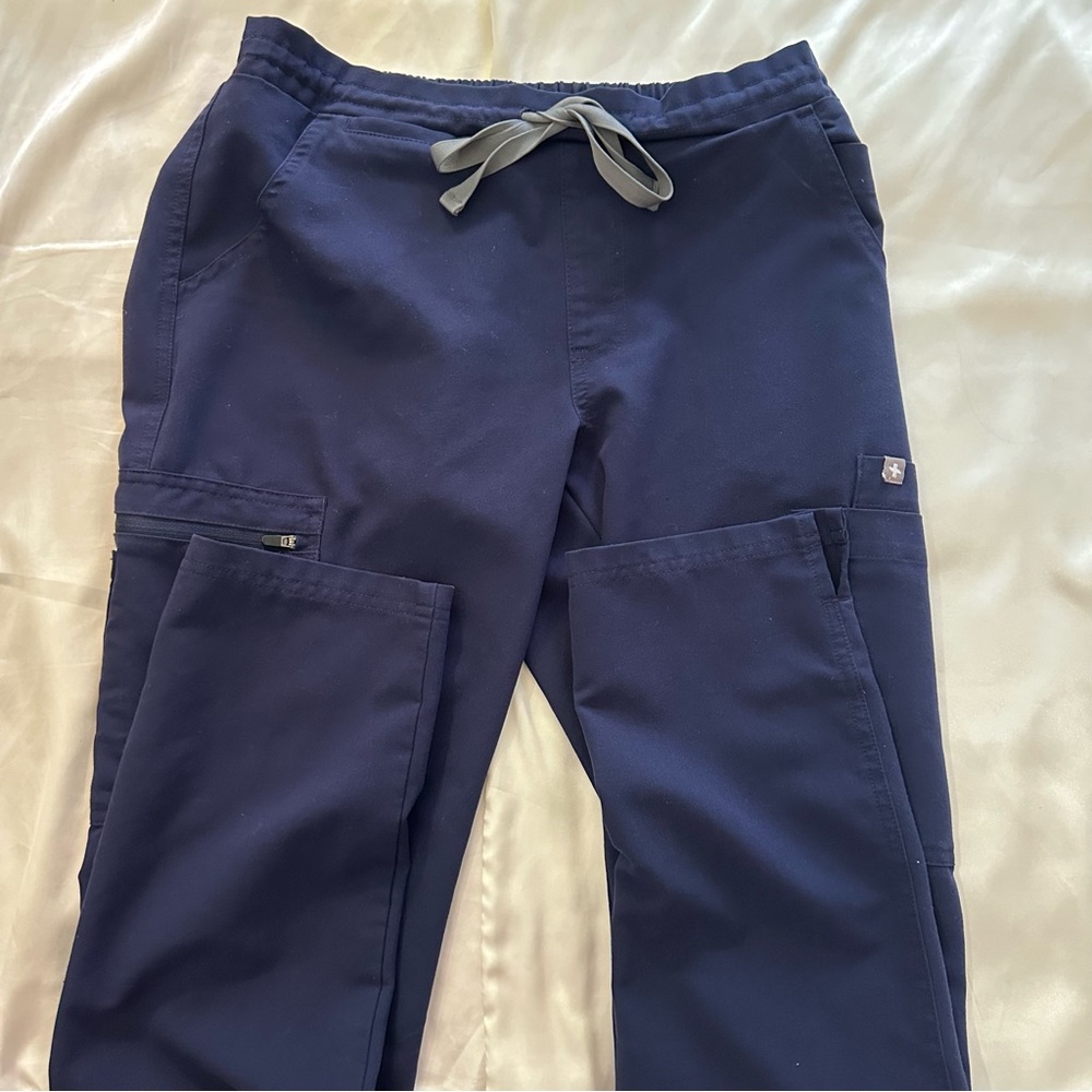 Figs Women Navy scrubs Pants
